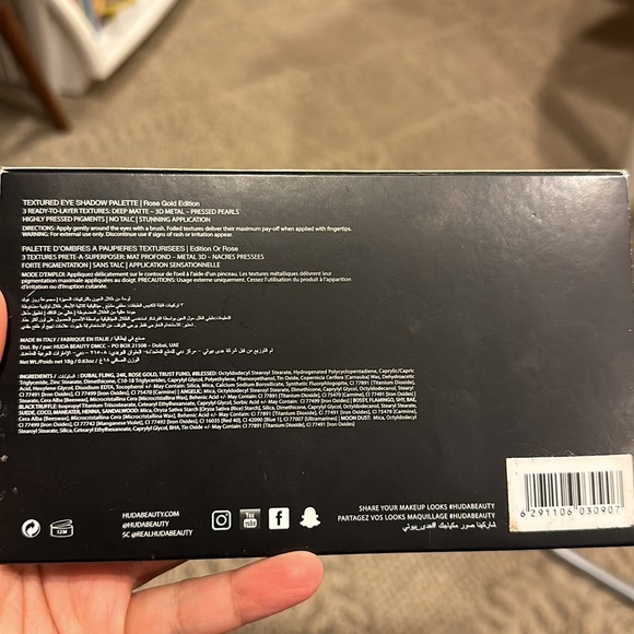 HUDA BEAUTY ROSE GOLD TEXTURED SHADOWS PALETTE - Picture 4 of 4